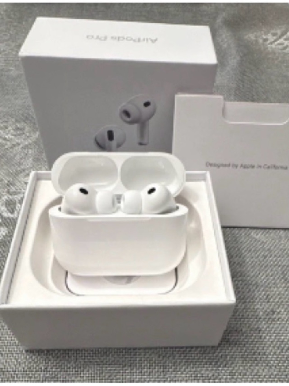 Apple airpods pro 3rd generation 2025 
Very good quality high definition audio - Picture 4 of 6